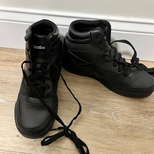 Reebok size 9. Worn once maybe twice. Has 1/2 wedge on the inside.